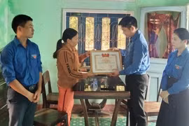 Truy tặng Huy hiệu 'Tuổi trẻ dũng cảm' cho thanh niên quên mình cứu người đuối nước
