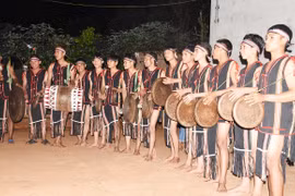 Phát triển du lịch gắn với bảo tồn bản sắc văn hóa