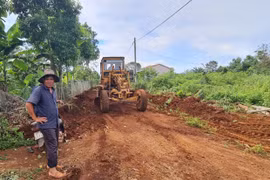 50 hộ dân làng Yam hiến đất làm đường giao thông
