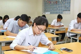 Thí sinh phải đóng lệ phí xét tuyển đại học hai lần, Bộ GD-ĐT nói gì?