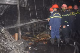 Bình Định: Cháy lớn thiêu rụi hơn 10 gian hàng 