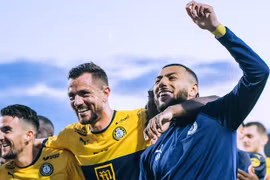 CLB của Quang Hải trụ hạng thành công vào phút chót