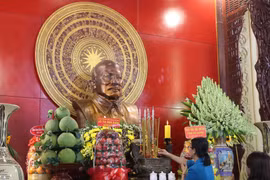 Dâng hương tưởng niệm 44 năm ngày mất của Chủ tịch Tôn Đức Thắng