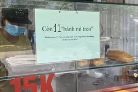 Độc lạ 'bánh mì treo' ở Phú Yên với mong muốn không còn ai bị đói