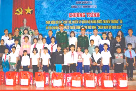 Công ty 72 đa dạng hình thức giúp đỡ hộ nghèo 