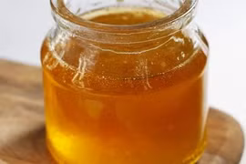 Mật ong có nhiều lợi ích nhưng cần lưu ý khi dùng