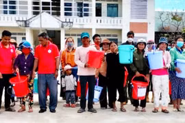 Trao 250 bộ lọc nước Sawyer mini cho hộ nghèo huyện Ia Pa