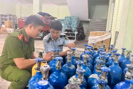 Phú Yên: Tạm giữ 50 bình khí cười không có hóa đơn, chứng từ