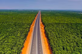 Bài học cao tốc với tinh thần 'vượt nắng, thắng mưa'