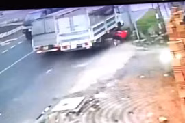 Bảo Lộc: Truy tìm xe tải lấn làn vượt ẩu tông người đi xe máy rồi bỏ chạy