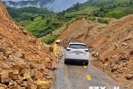 Các địa phương khẩn trương khắc phục thiệt hại do mưa lớn, sạt lở đất