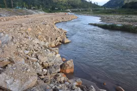 Nỗi lo dòng sông Pô Kô bị lấp