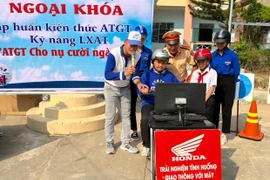 Trang bị cho học sinh kỹ năng tham gia giao thông an toàn