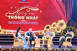 Tự hào ký ức báo chí trong đêm kỷ niệm 48 năm ngày thống nhất