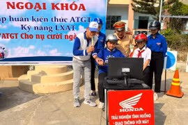 Trang bị cho học sinh kỹ năng tham gia giao thông an toàn