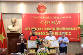 Quảng Ngãi trao thưởng cho võ sĩ Đinh Văn Bí giành vàng SEA Games 32 