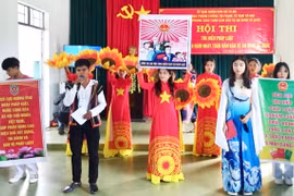 Người dân Tú An tiếp cận thông tin thông qua sinh hoạt hội, nhóm