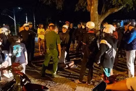 Chê tài xế taxi chạy chậm, hành khách giật vô-lăng, gây tai nạn