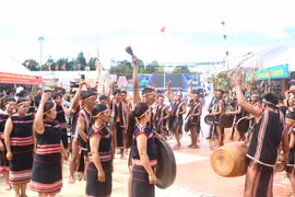 Thơ Nguyễn Tấn Hỷ: Tiếng vọng cồng chiêng