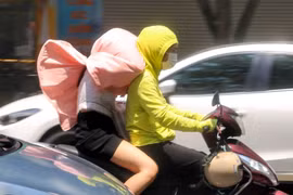 Nắng nóng gay gắt ở nhiều khu vực trên cả nước, Thủ đô Hà Nội trên 37 độ C