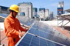 Đề xuất bất ngờ về giá bán điện mặt trời mái nhà tự sản, tự tiêu dư thừa cho EVN