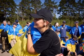 Nga - Ukraine trao đổi tù binh quy mô lớn