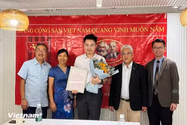 Sinh viên Việt Nam đầu tiên được kết nạp Đảng tại Hong Kong