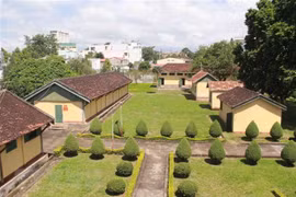 Lớp học giữa nhà tù thực dân