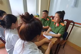 Hai bé gái bị lừa bán vào quán karaoke với giá 4 triệu đồng