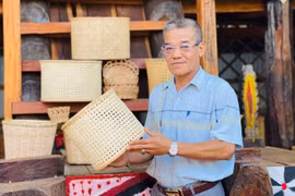 Nguyễn Xuân Quang-Người kết nối hai vùng văn hóa