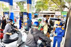 Đồng loạt tăng giá, xăng RON95-III vượt qua ngưỡng 22.000 đồng mỗi lít