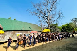 Vang mãi tiếng chiêng làng Châu