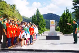 Kiên quyết đấu tranh với các quan điểm sai trái, thù địch