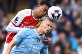 Premier League: Man City và Arsenal chia điểm, Liverpool hưởng lợi