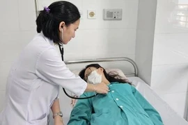 Sau ăn cơm gà trước cổng trường, khoảng 10 học sinh ở Nha Trang nhập viện