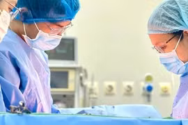 3 phút cứu sống mẹ con sản phụ bị sa dây rốn hiếm gặp