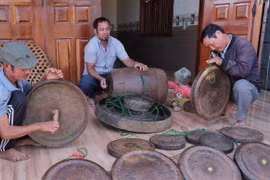 Ông Siu Yát nặng lòng với cồng chiêng