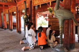 Hãy tự tin vào bản thân thay vì sờ đầu rùa, dâng sớ và bói đề thi