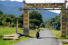 Lần đầu đến làng bok Núp