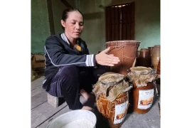 Độc đáo “rượu ghè mẹ Dung”