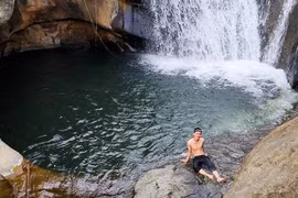 Chơi lễ 30.4 và 1.5: Nơi gần TP.HCM có hồ nước 'khổng lồ', được tắm suối mát