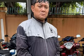 NÓNG: Bắt nghi phạm lừa đảo tráo hơn 500 tờ vé số của phụ nữ không tay, không chân