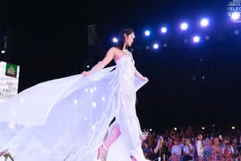 Hoa hậu Nông Thúy Hằng, Đoàn Thu Thủy 'đọ dáng' sàn thời trang