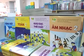 Cung ứng đầy đủ sách giáo khoa, khắc phục tình trạng thiếu giáo viên