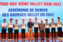 10 học sinh Trường THPT chuyên Hùng Vương nhận học bổng Vallet năm 2023 