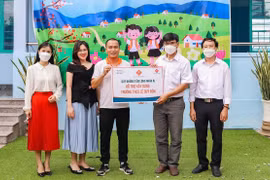 Phạm Đình Quý góp sức xây trường vùng khó