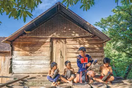 Lớn lên cùng cồng chiêng