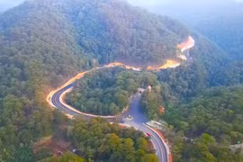 Khám phá tuyến đèo đẹp và hiểm trở nhất Việt Nam trước ngày thông xe