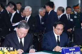 Xúc động những dòng sổ tang của lãnh đạo Đảng, Nhà nước và nhân dân