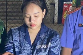 Cô gái 19 tuổi vận chuyển 15kg ma túy, 40 bánh heroin